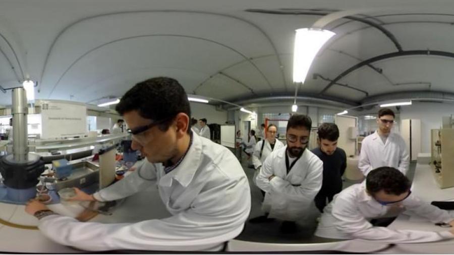 Captura dunha das pezas do documental que se achega a laboratorios da USC. Foto: USC360