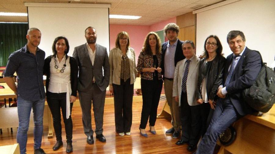 Paolo Ronza, no centro, cos directores da tese e o membros do tribunal, na Facultade de Veterinaria Paolo Ronza, no centro, cos directores da tese e o membros do tribunal, na Facultade de Veterinaria