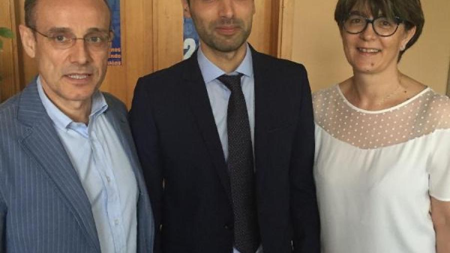 O doutor Jon Andoni Sánchez Salguero, entre Luis Botana e Amparo Alfonso