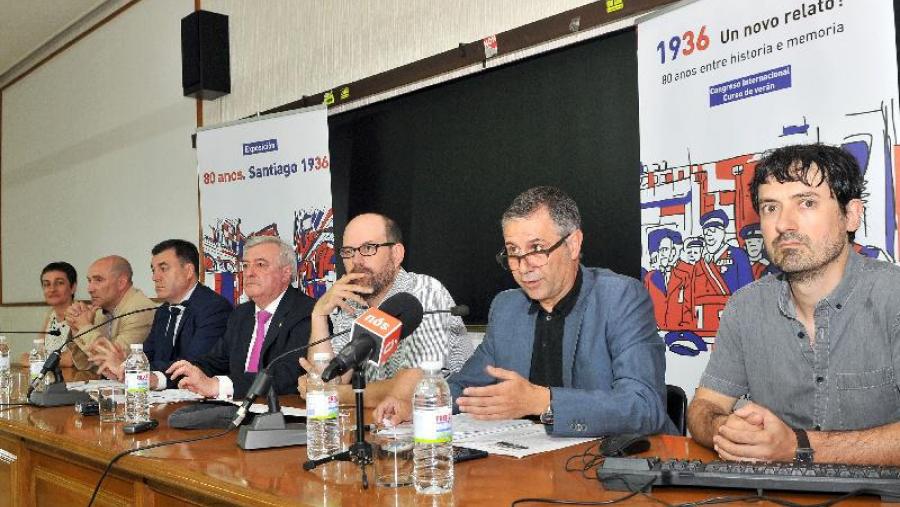 De dereita a esquerda, Antonio Míguez, Lourenzo Fernández, Martiño Noriega, Juan Viaño, Román Rodríguez, Juan Monterroso e Dolores Vilavedra (Foto: Santi Alvite)