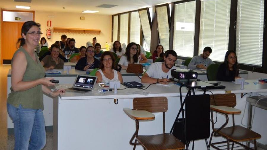 A patóloga canadense María Forzán, nun momento da súa intervención en Veterinaria