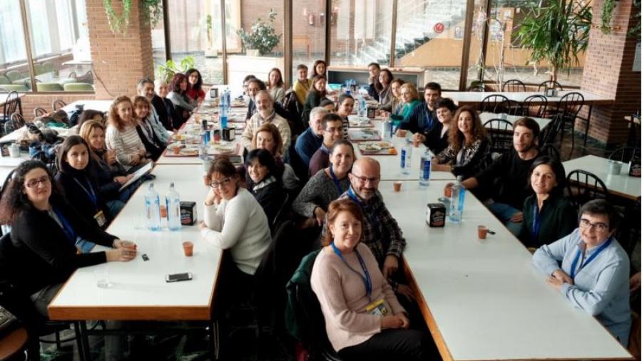 Profesores universitarios e de ensino medio, nun almorzo de traballo da terceira edición das xornadas Xuvenciencia para profesorado