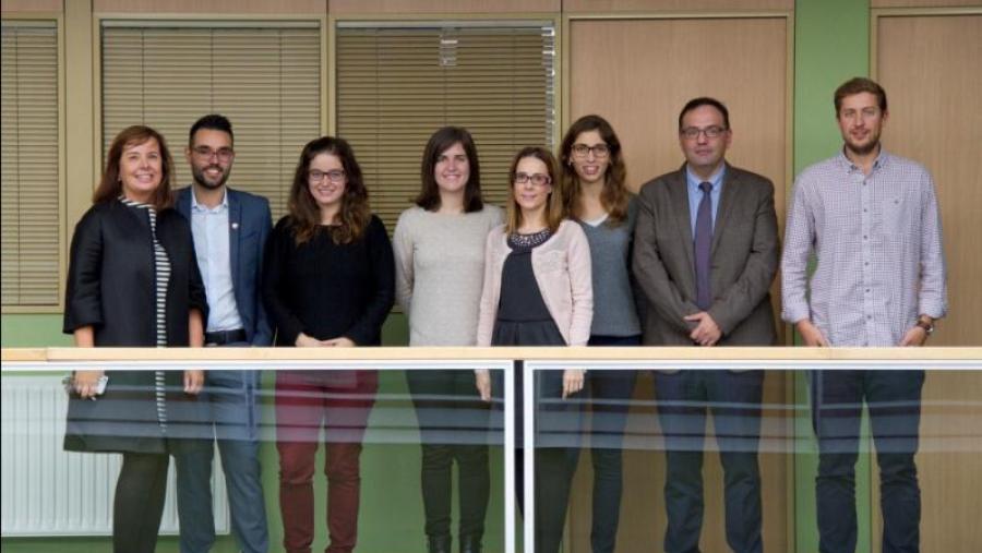 Sara González, cuarta pola dereita, xunto a integrantes do grupo de Enxeñaría Ambiental