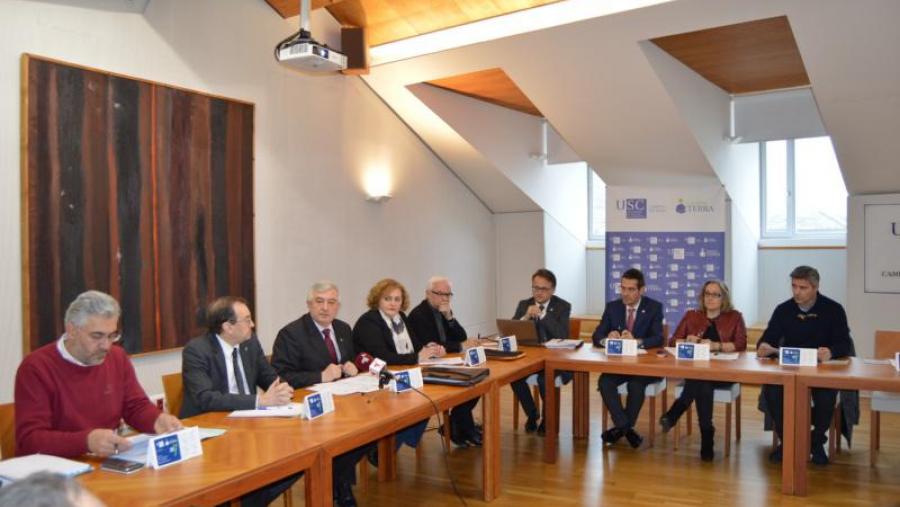 Juan Viaño, no centro, preside en Lugo a comisión reitora do Campus Terra da USC