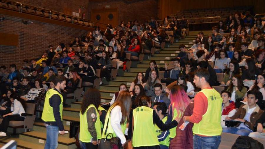 Estudantes participantes na segunda xornada dos 'Encontros no Campus Terra de Lugo', no auditorio de Veterinaria
