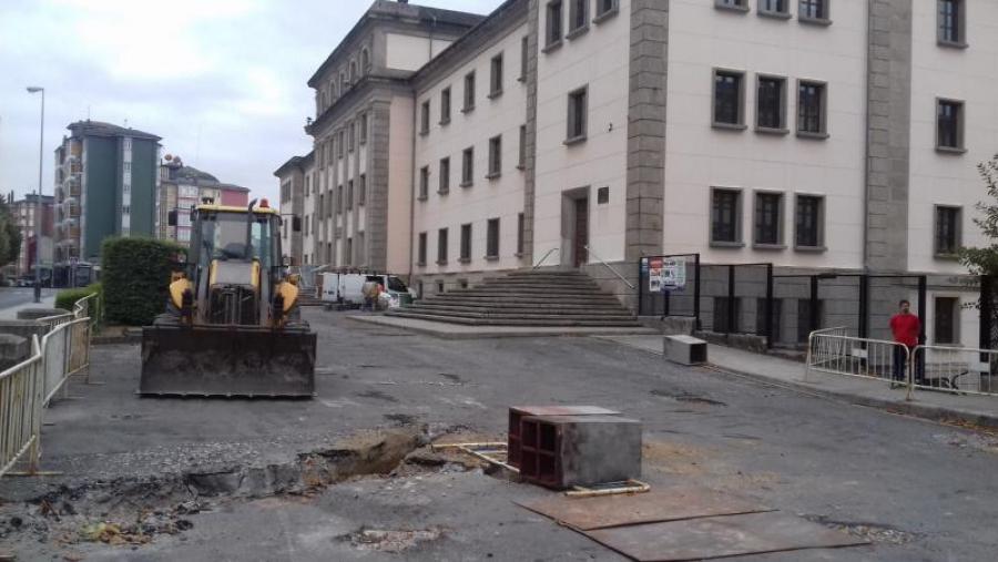 Obras no aparcadoiro da Facultade de Formación do Profesorado