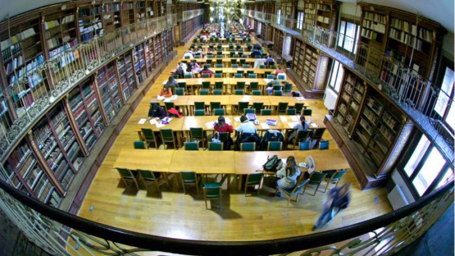 A Universidade de Santiago regula as visitas á biblioteca da Facultade de Xeografía e Historia