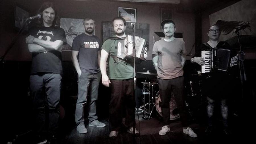 Integrantes da banda ourensá O Sonoro Maxín