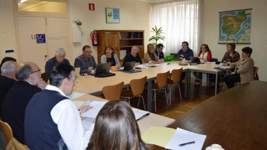 Decanos e directotes de escolas da USC, na xuntanza celebrada na Facultade de Formación do Profesorado