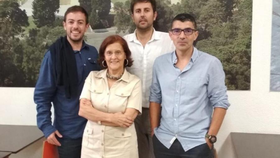 Juan Guerra Hernández, no centro, cos directores da súa tese de doutoramento