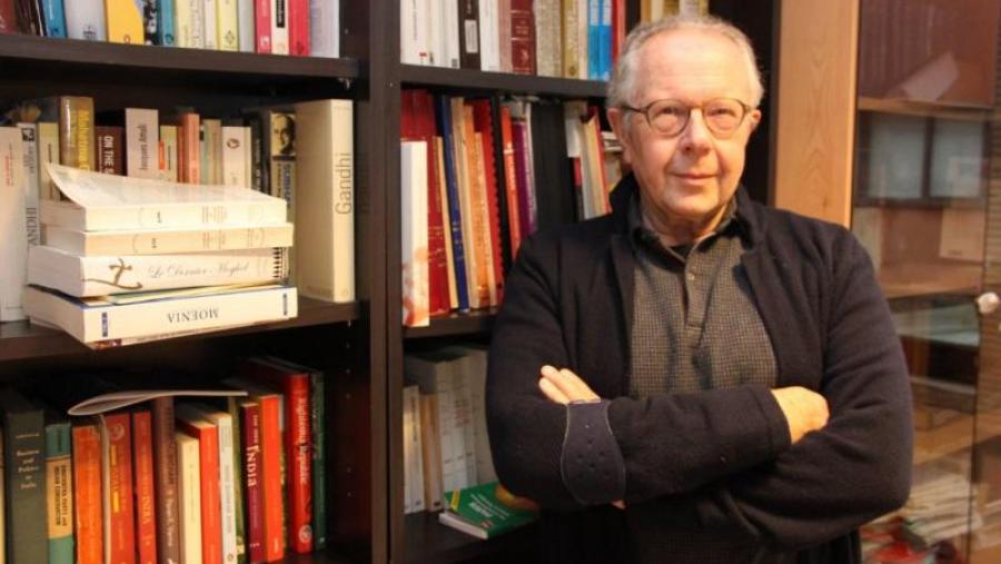 Max Jean Zins, no seu despacho na Facultade de Humanidades