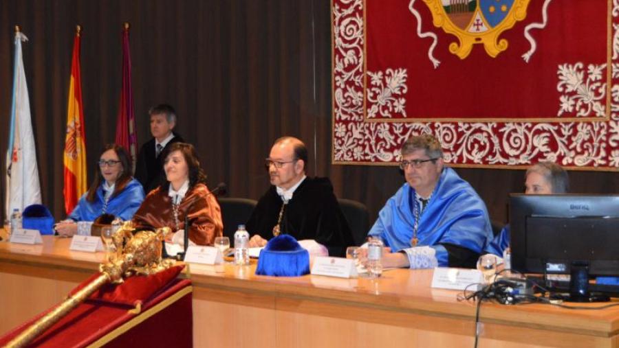 De esquerda a dereita, Otero, Valcárcel, López, Muñuzuri e Besteiro, na Facultade de Formación do Profesorado