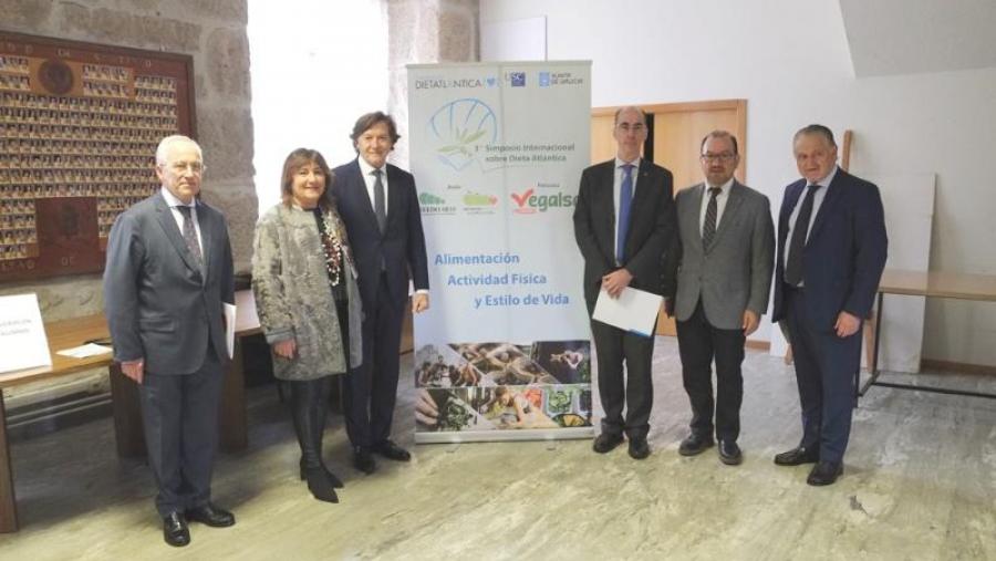 De esquerda a dereita, Joaquín González, Rousaura Leis, Xosé R. Lete, Jesús Vázquez-Almuiña, Antonio López e Felipe Casanueva. Foto: Servimav-USC