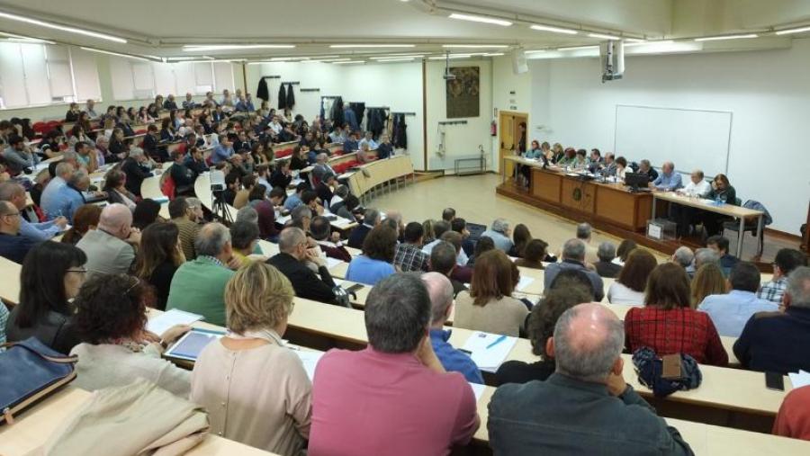Imaxe de arquivo dunha xuntanza do Claustro