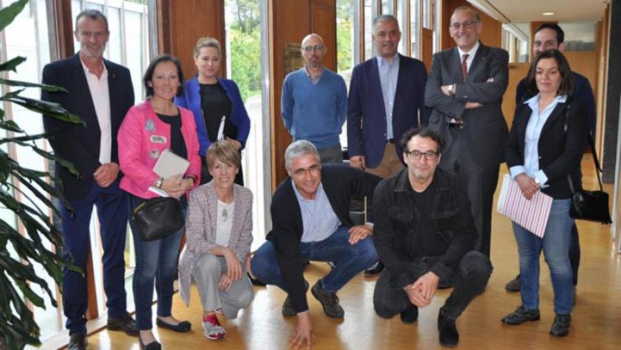 Foto de grupo das persoas integrantes da Comisión Interuniversitaria de Política Lingüística. Foto: UVigo