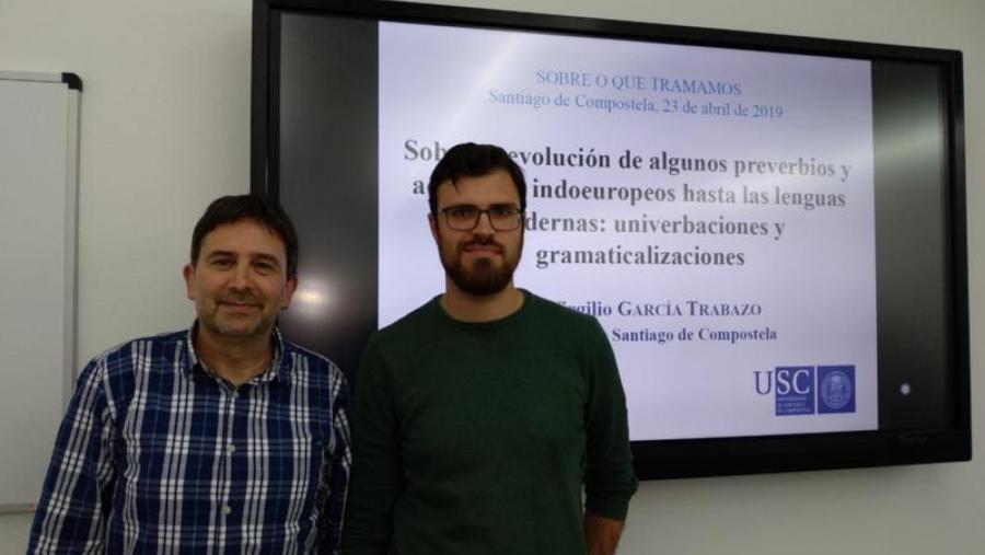 García Trabazo e Tamaredo Meira, na súa intervención no ciclo 'Que andamos tramando', na Facultade de Filoloxía