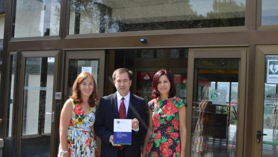 De esquerda a dereita, Miranda, Luna e López, na Facultade de Veterinaria de Lugo