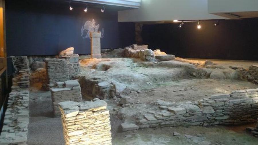 Xacemento arqueolóxico do Museo Universitario A Domus do Mitreo