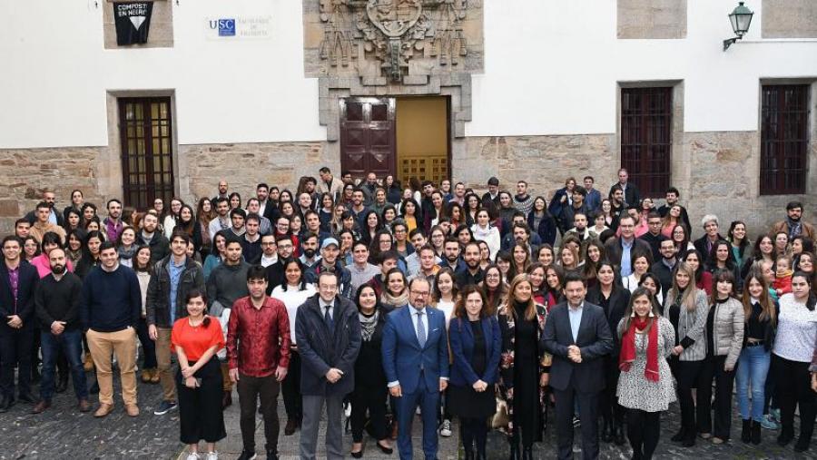 A recepción de persoas beneficiarias das Bolsas Excelencia Mocidade Exteriores realizouse na Facultade de Filosofía. Foto: Santi Alvite