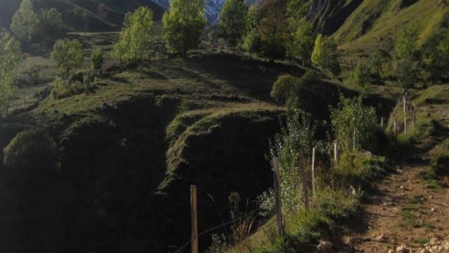 A actividade está estruturada en tres rutas, entre elas, o ascenso a Peña Rueda de 2152 metros de altitude