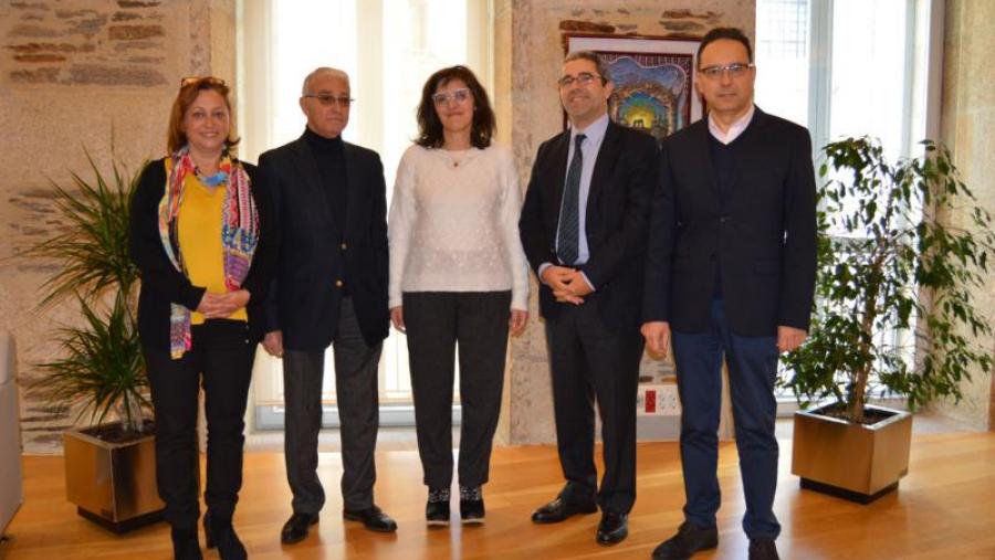 Carmen Sarceda, Montserrat Valcárcel e Jesús Varela Zapata, cos dous profesores da Universidade Pessoa de Porto, na Vicerreitoría de Coordinación de Lugo