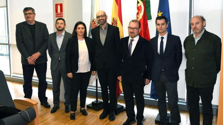 Na presentación participaron representantes das institucións e entidades involucradas. Foto: Santi Alvite