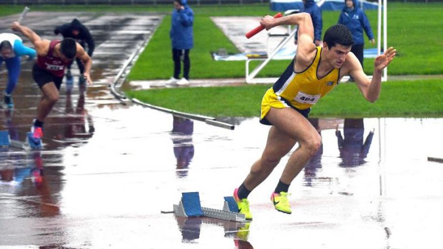 Competición de atletismo na USC. Foto: Santi Alvite